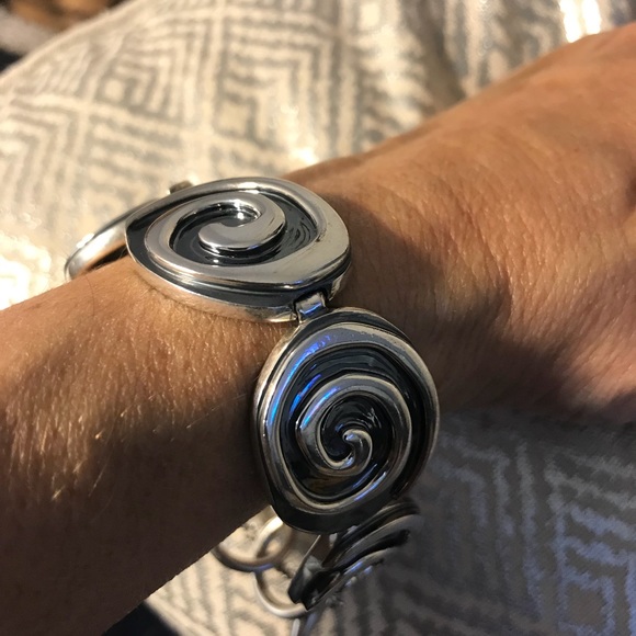 Hard to find sterling bracelet - Picture 2 of 8